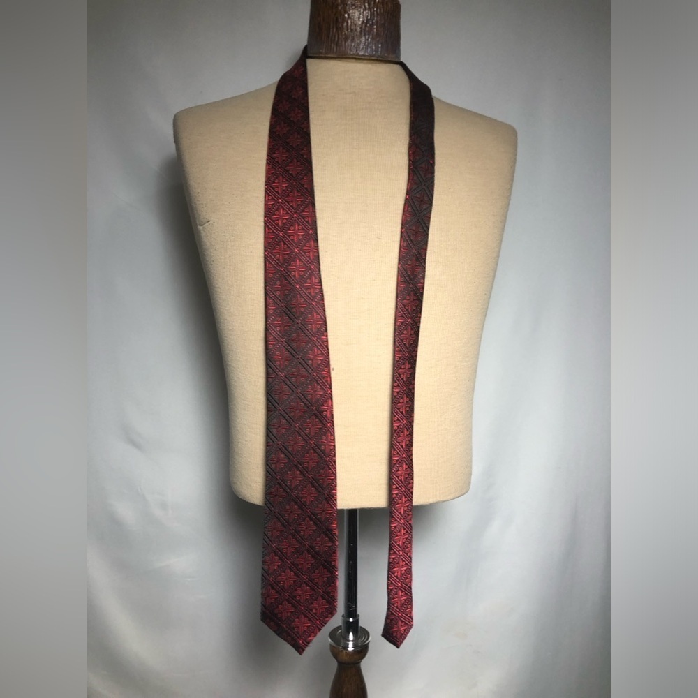 Men’s Burgundy/Black Silk Tie.